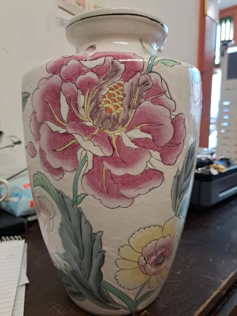 Vintage 1970s Ceramic Macau Hand Painted Chines Export Hexagon Shaped Vase...