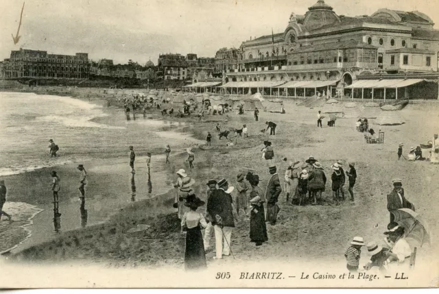 Carte Postale / Biarritz Le Casino Et La Plage