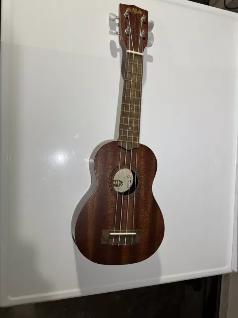 Kala KA-15S Mahogany Soprano Ukulele - W Case