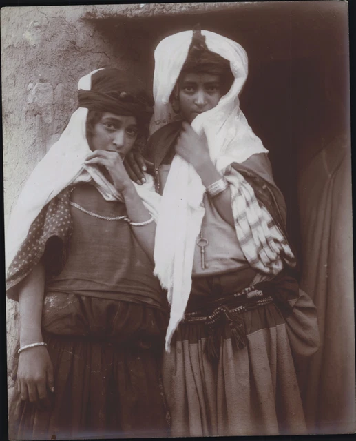 Attribué à Émile Frechon - Portrait De Deux Jeunes Filles, Algérie - Tirage Argentique Original Circa 1895