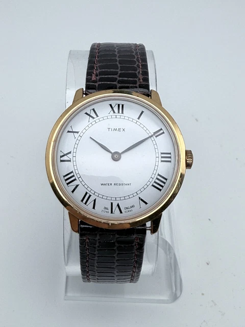 VINTAGE GOLD-TONE TIMEX quartz watch features a distinctive  display picture 3