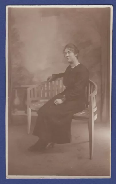 L* Carte postale ancienne CPA / PHOTO portrait de femme (années 20 / 30 ?)