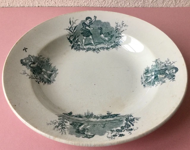 ANCIEN PLAT ROND ,CREUX de ST AMAND HAMAGE.décor : GROUPE D'ENFANTS, animaux