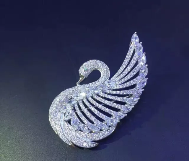 Broche de pájaro con diamantes de talla marquesa de 3 quilates, acabado en...