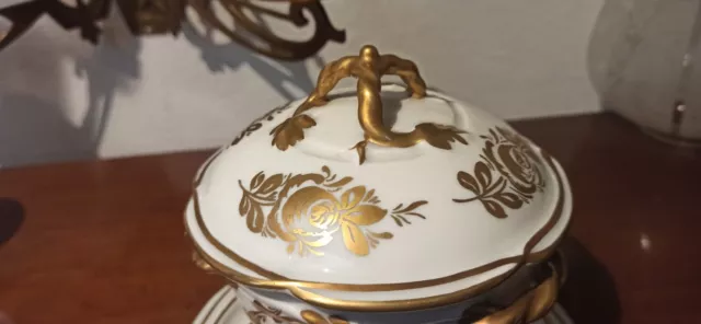 Joli pot couvert ancien en porcelaine de Paris 3