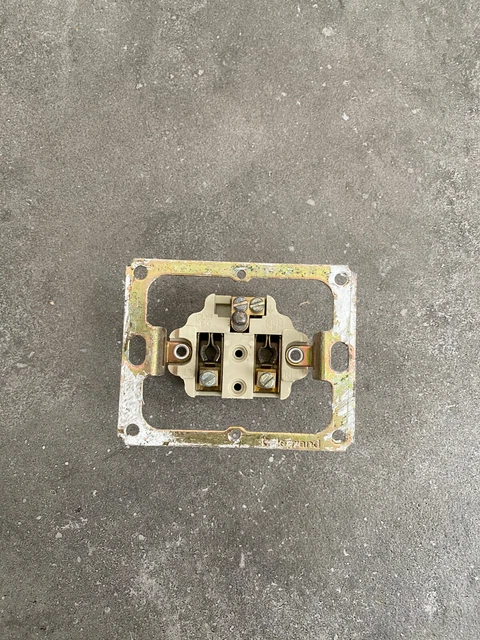 Prise De Courant 2P+T Legrand Jupiter - Modèle 81052, Neuf (peut être Sans Emballage)