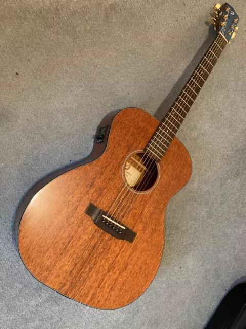 BREEDLOVE PASSPORT OM MME electro acoustic guitar MIK 280.00