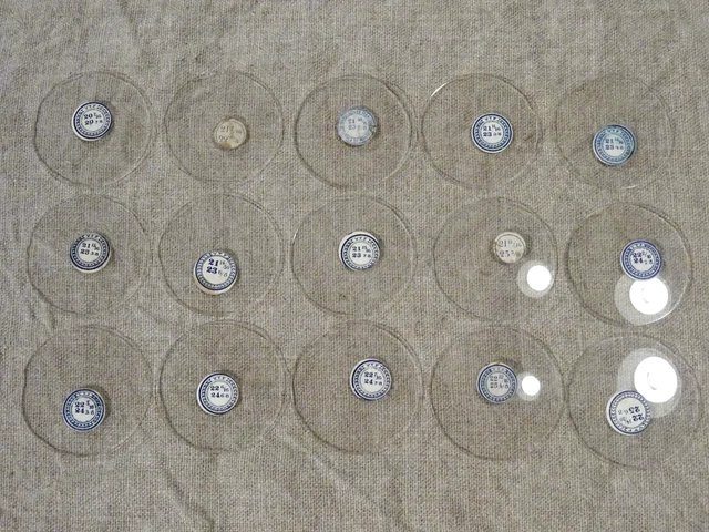 Lot De 4 Verres De Montre Gousset Neufs De Stock Ancien - 12 Tailles Différentes - Avec étiquettes