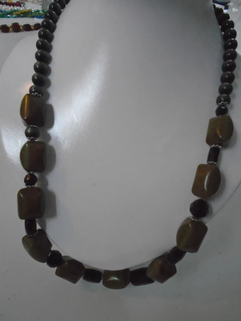 Collier vintage en perles de celluloïd sculptées des années 30