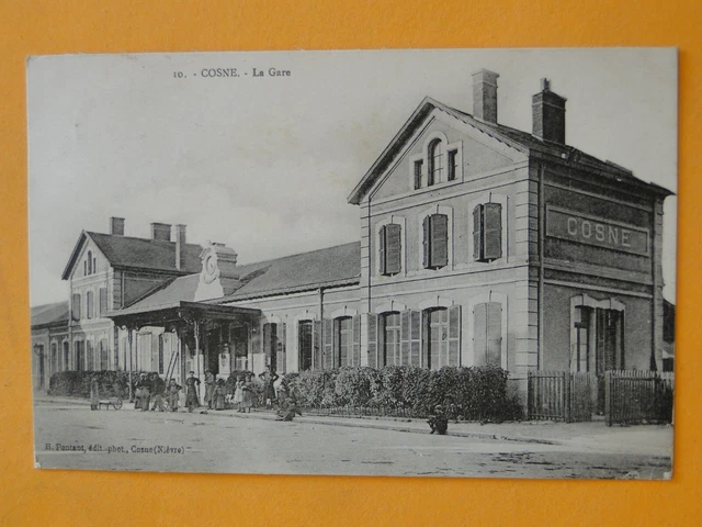 COSNE sur LOIRE -- La Gare - Vue extérieure - ANIMATION