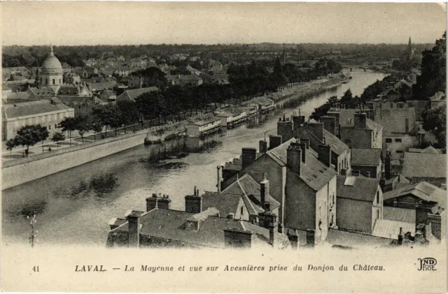 CPA Laval-La Mayenne et vue sur Avesniéres prise du Donjon du Cháteau (186804)