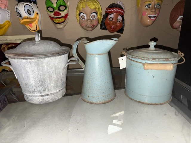 LOT DE PIÈCES de dinette ancienne en alu/fer blanc pour