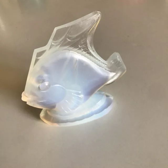 sujet animalier ou figurine de poisson verre moulé signé Sabino France Art Deco