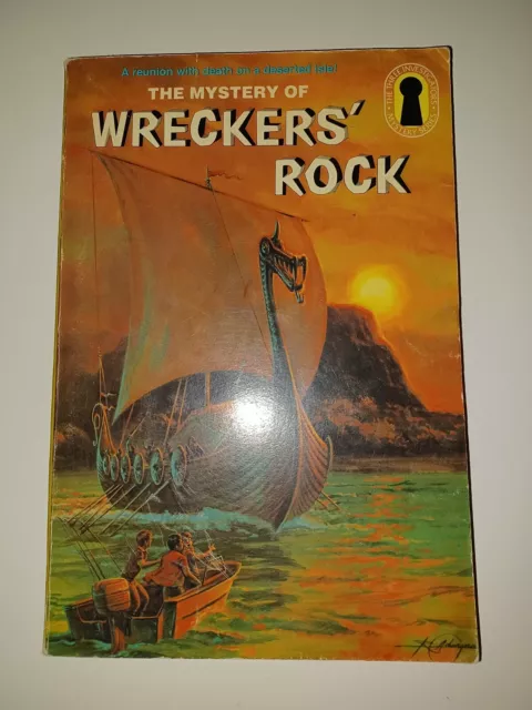 Alfred Hitchcock & Three Investigators book #42 The Mystery of Wreckers' Rock