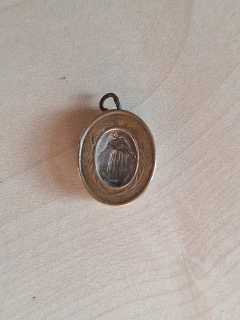 Pendentif relique religieuse étoffe ayant touché sainte Thérèse d