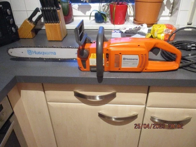 HUSQVARNA Motor Kettensäge 317,1700W,220-240V,voll funktionsfähig inkl.Helm