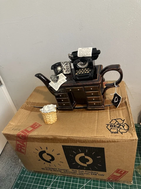RARE VINTAGE PAUL Cardew Crime Writer Desk 3D Teapot “Murder at