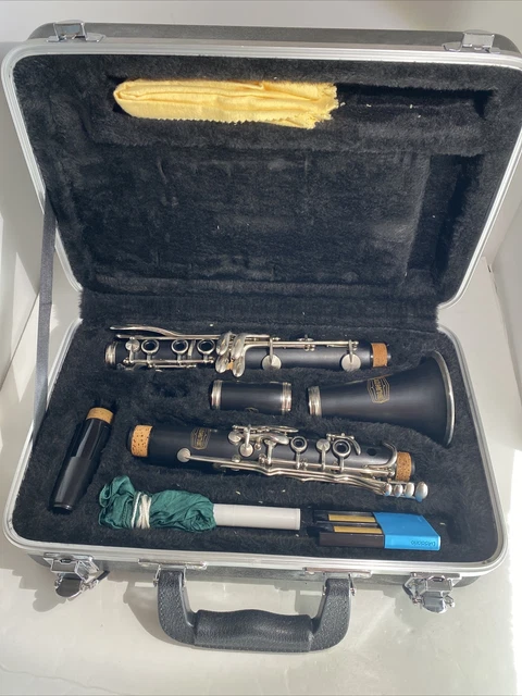 Selmer Bundy Clarinet w/ Case & MP