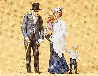 Preiser 45066 Old Man with Woman and Children Figure Set