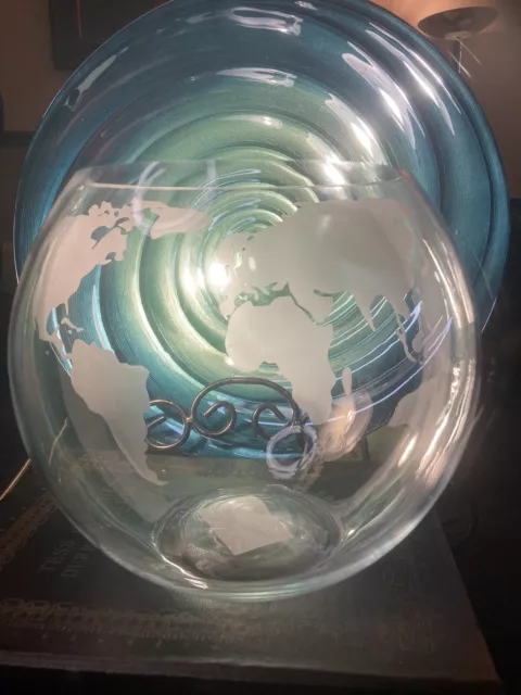 Top Fin clear glass fish bowl with globe motif, pre-owned 1.5G