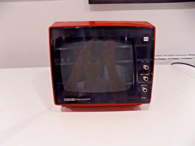 Toshiba 10 TB 9'' Vintage TV a stato solido rossa non testata venduta come ricambi/parti di ricambio