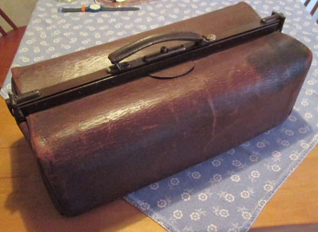 alte schöne originale Leder Arzttasche