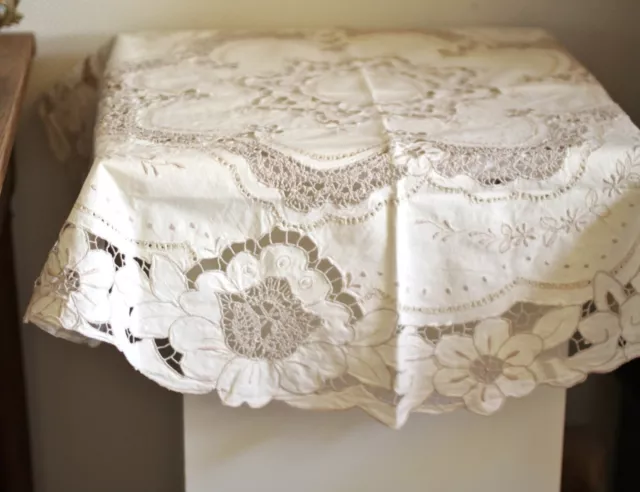 tissu ancien nappe à thé - écru - ronde - diamètre 80 cm - brodée  - coton - TBE