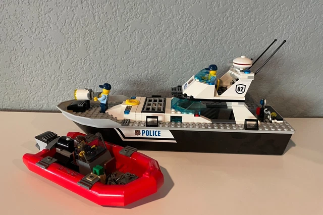 LEGO CITY 60129 Police Patrol Boat 100 Complete with Minifigures