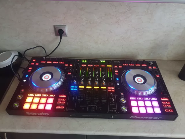 Pioneer DDJ-SZ Digital DJ Controller