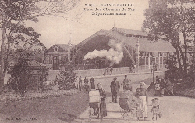 Carte postale ancienne postcard SAINT-BRIEUC gare des chemins de fer train vapeu