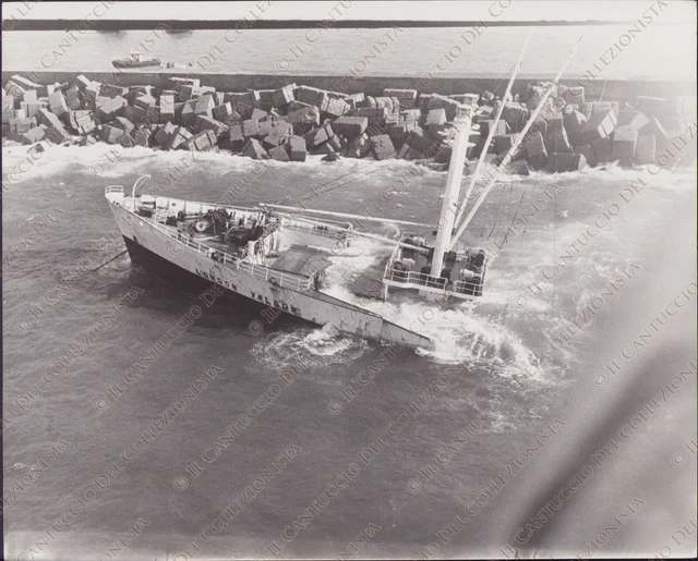 1970 GENOVA Naufragio London Valour Nave inglese affondata Fotografia
