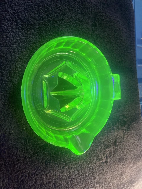 Green Depression Glass Reamer/juicer Uranium Vaseline Box 0821