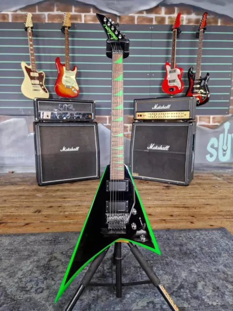 Jackson X Series Rhoads RRX24 schwarz/neongrün abgeschrägt 2021 E-Gitarre