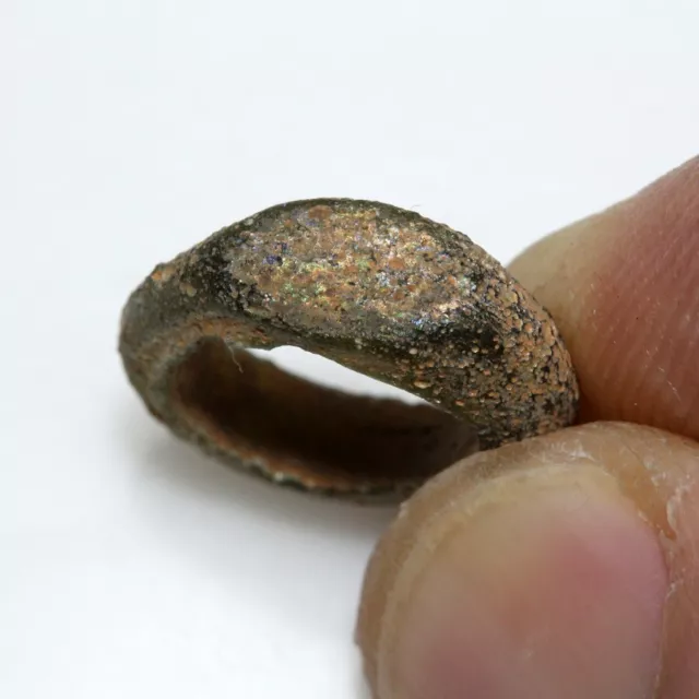 Ancient Roman Dark Color Glass Ring Circa 200-400 Ad - Rare
