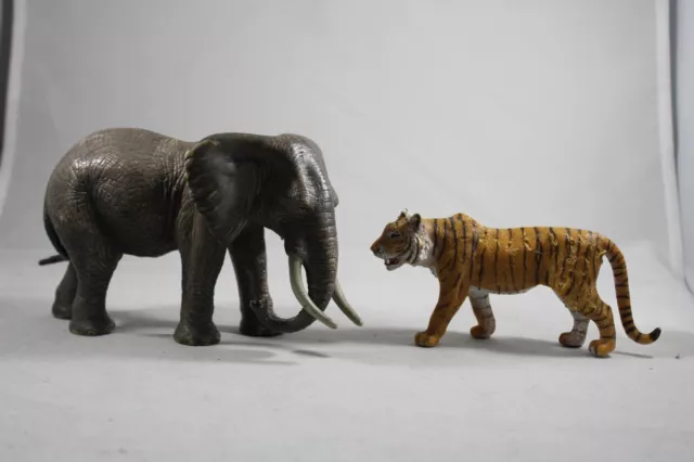 Schleich - African Elephant 2011 & 2007 Tiger Lot - Action Figure