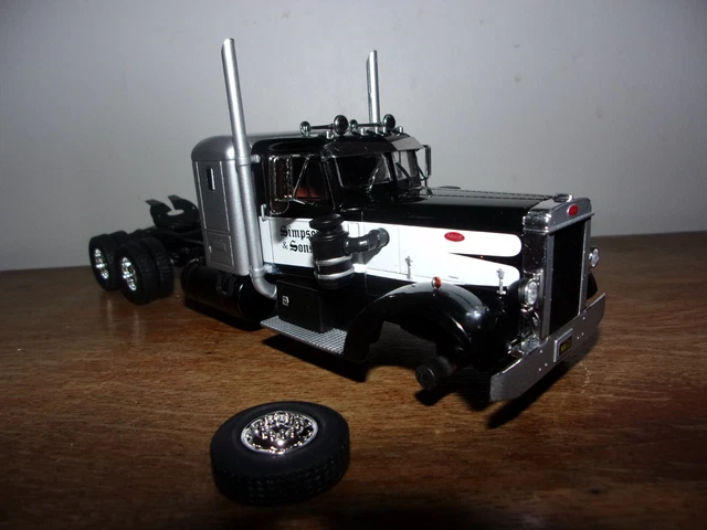 IXO 1/43 – Camions Américains N°42 – Peterbilt 350 1954 Manke Trucking – Neuf