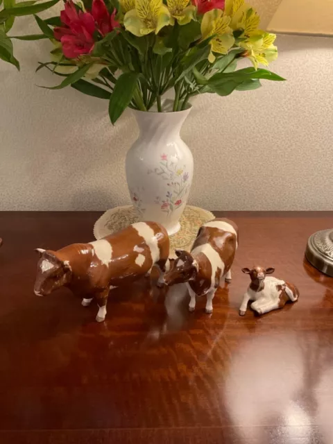 Beswick Collectors Club Very Ltd Edition Red Friesian Family Cow, Calf And Bull