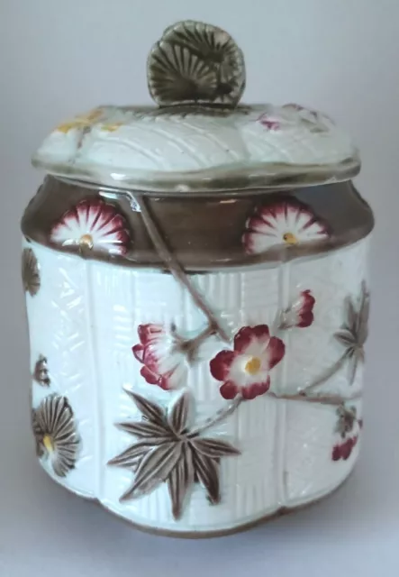 Pretty/Old Majolica WEDGWOOD Oriental Flower Motif Sugar Bowl, Circa 1880s Pretty/Old Majolica WEDGWOOD Oriental Flower Motif Sugar Bowl, Circa 1880s