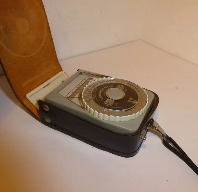 Classic Leningrad 4 Selenium Cell Photographic Light Meter   (#16)