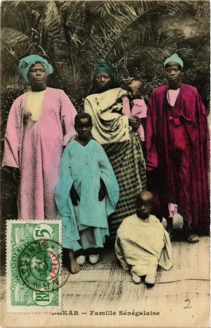 CPA AK SENEGAL Dakar Famille Senegalaise (821846)