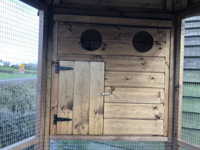 Bird Aviary Shelter Box - Suitable for Birds, Cats, Chipmunks etc.
