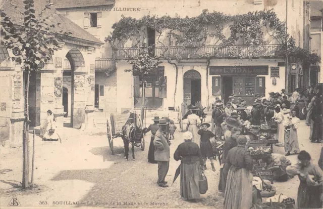Cpa 46 Souillac La Place De La Halle Et Le March
