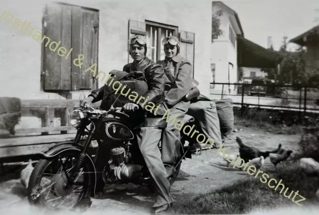 orig. Foto Motorrad Oldtimer um 1940 Jungen Gepäck