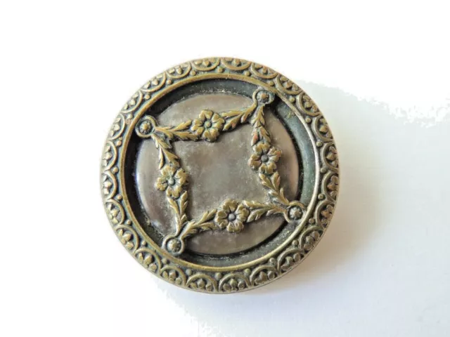 Grand bouton ancien en nacre et métal - fleurs v. 1900 collection 2,9 cm