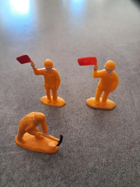 Lot De 3 Anciens Jouets En Plomb – Toréro, Gitane, Quiralu Et Personnage