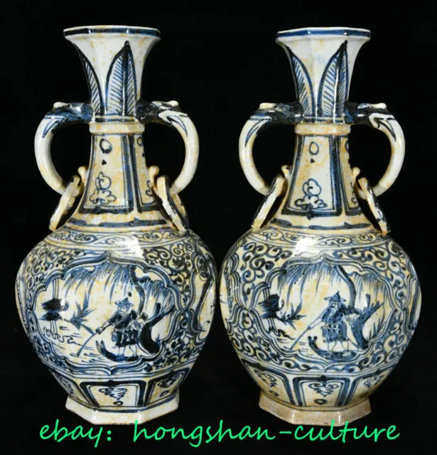 Une paire de vases amphibiens en porcelaine bleue et blanche de 10 pouces
