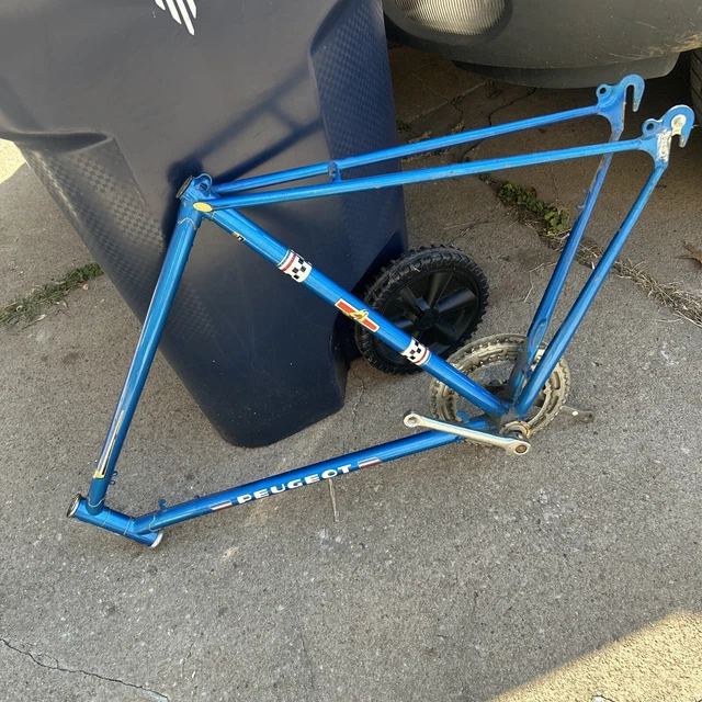 CADRE ET FOURCHE PEUGEOT vélo vintage course 1970s France old bicycle
