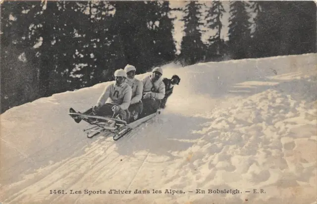 Cpa 38 Les Sports D'hiver Dans Les Alpes En Bobsleigh