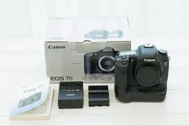 Canon EOS 7D + BG-E7 セット Canon EOS 7D バッテリーグリップ BG-E7セット