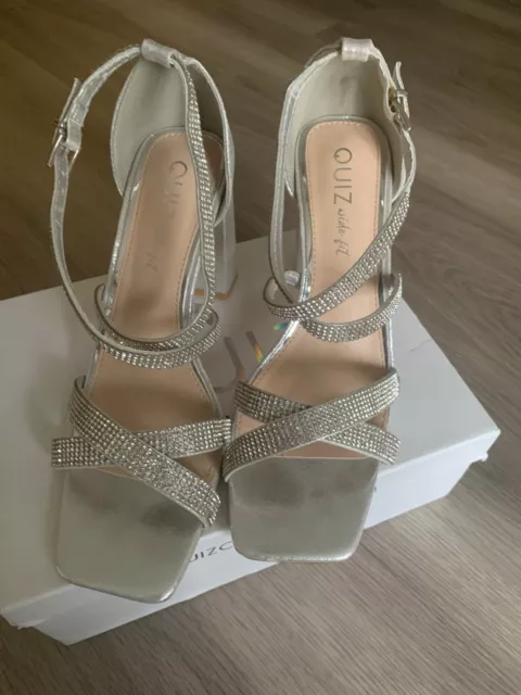 Quiz on sale sparkly sandals
